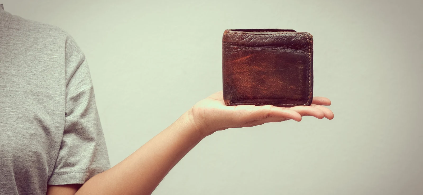 How to buy a man's wallet?